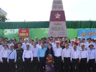 Đoàn công tác tỉnh Vĩnh Phúc thăm quần đảo Trường Sa và nhà giàn DKI