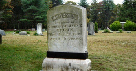 Bí ẩn ngôi mộ 'ma cà rồng' nổi tiếng nhất nước Mỹ