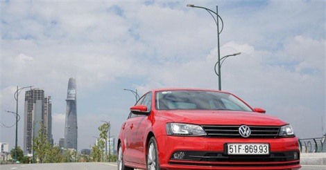 Volkswagen Jetta giảm giá 100 triệu tại Việt Nam, quyết đấu Honda Civic 