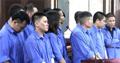 Xét xử nhóm đối tượng đánh cắp gần 500.000 lít xăng dầu máy bay