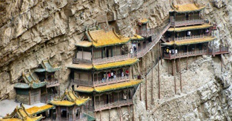 Bí ẩn của ngôi chùa 'dính chặt' vào vách núi ở Trung Quốc