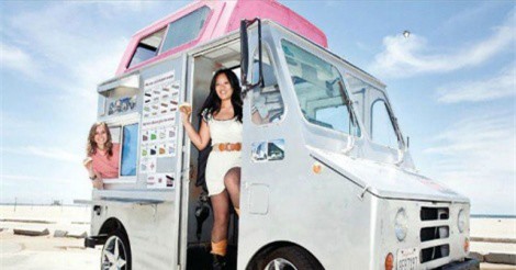 Cặp đồng tính nữ kiếm triệu USD nhờ khởi nghiệp bằng việc bán kem trên xe tải cũ