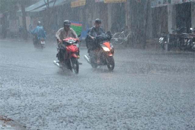 DỰ BÁO THỜI TIẾT (19/4): Nam Bộ mưa lớn, đề phòng dông lốc