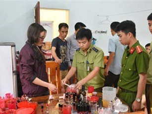 Bắt quả tang cơ sở sản xuất mỹ phẩm trái phép