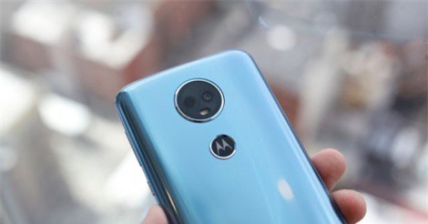 Cận cảnh Moto E5 Plus: Màn hình 18:9, pin 5.000 mAh, giá gần 5 triệu