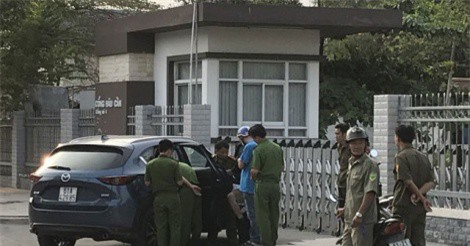 Đậu xe đi công chứng, hai xe ôtô bị đập kính trộm hàng tỷ đồng