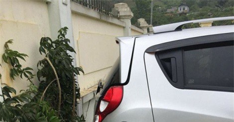 Giáo viên lùi xe khiến học sinh tử vong có thể bị truy cứu tội gì?