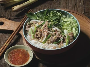 Học cách làm món bún bò xào ngon như người Nam Bộ
