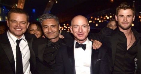 Khi không làm việc, Jeff Bezos lại tích cực tham gia vào "thú vui" này