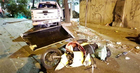 Ban ATGT: Xử lý nghiêm vụ ôtô tông loạt xe máy dừng đèn đỏ ở Sài Gòn