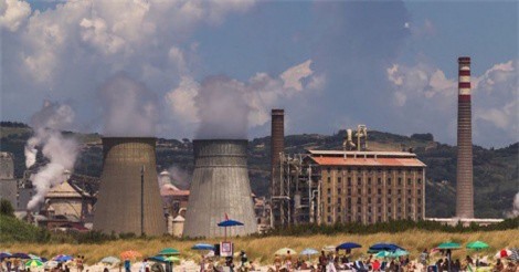 Bí mật đen tối đằng sau bờ biển cát trắng ở Tuscany