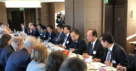 Bộ trưởng, Chủ nhiệm VPCP Mai Tiến Dũng làm việc với các doanh nghiệp Pháp