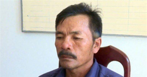 Hàng xóm nhổ nước bọt ra đường, ba cha con vác rựa chém gục