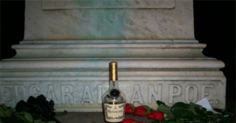 Ngôi mộ bí ẩn của nhà văn bất hạnh