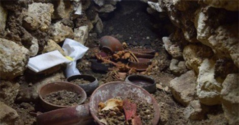 Mộ cổ nghìn năm chứa mặt nạ ngọc bích của vua Maya