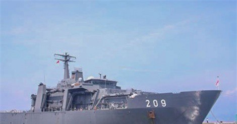 Tàu hải quân “tàng hình” của Singapore đến Đà Nẵng