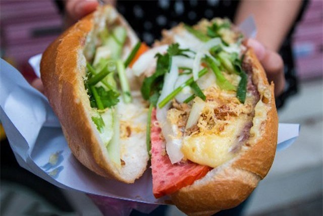 5 quán bánh mì đông khách bậc nhất Sài Gòn