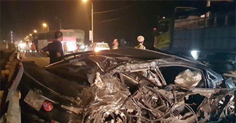 Bắc Giang: Ôtô va chạm kinh hoàng với xe tải, 2 người thương vong