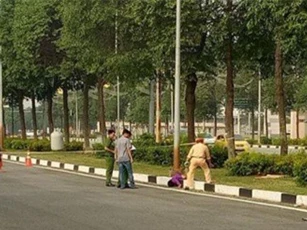 Bình Dương: Phát hiện thanh niên chết bất thường bên trụ điện