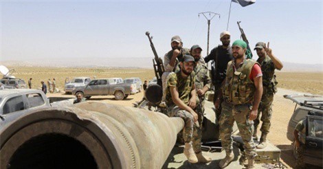 Xem phiến quân bàn giao tên lửa sản xuất tại Mỹ cho quân đội Syria 