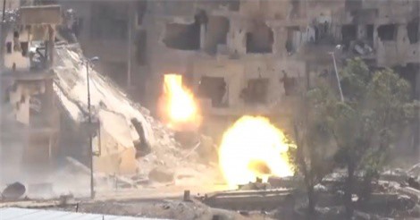 Clip: Xe tăng quân đội Syria giáng đòn chí mạng vào IS ở Nam Damascus