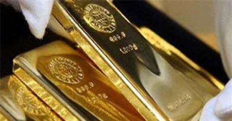 GIÁ VÀNG NGÀY 24/4: Đầu cơ xả hàng, vàng lao xuống đáy