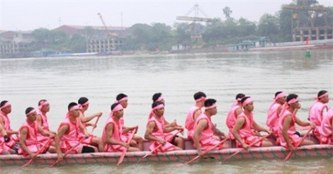 Rộn ràng lễ hội bơi chải sông Lô trong dịp giỗ Tổ Hùng Vương
