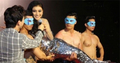 BTC Tuần thời trang: 'Nhiều sao Việt mặc lố, thiếu văn hóa xem show'