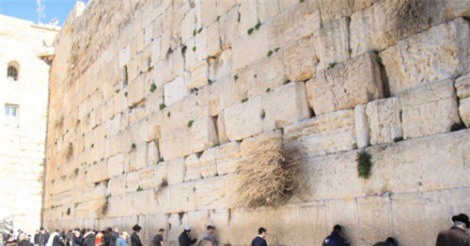 Bức tường than khóc cho nghìn năm vong quốc ở Jerusalem