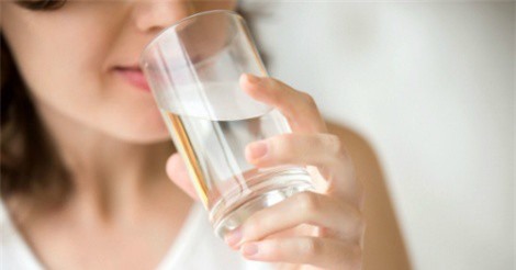 5 thời điểm không nên uống nước
