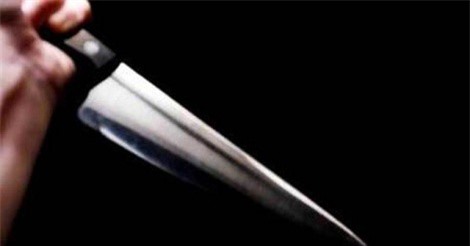 Mâu thuẫn gia đình, vợ cầm dao đâm thấu lưng chồng