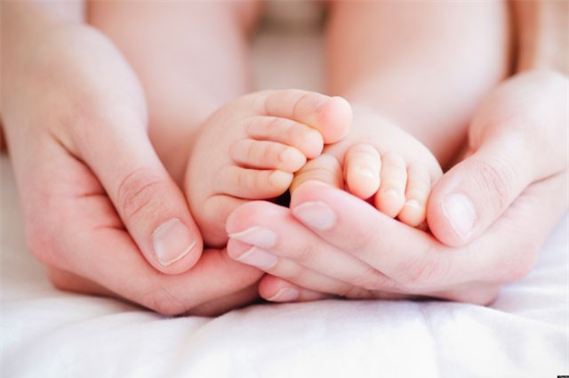 Mùa Hè có cần đi tất cho trẻ sơ sinh không?