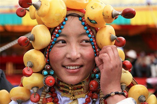 Bộ tộc giàu có và chuyên khoe trang sức ở Tây Tạng