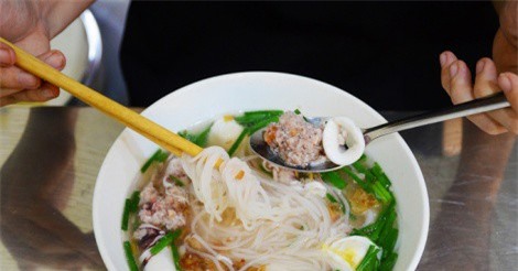 Hủ tiếu mực đổi vị cho người mê món sợi ở Sài Gòn