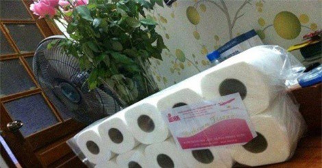 Thưởng 30/4-1/5: Từ 3 cuộn giấy vệ sinh cho tới những món đồ "cười ra nước mắt"