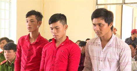 Nhậu say đánh người, đốt xe rồi đánh luôn cả Công an