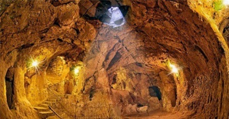 Bên trong thị trấn cổ ẩn mình với thế giới