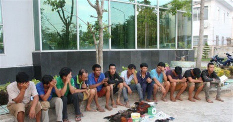 Công an triệt phá tụ điểm đá gà, hàng chục thanh niên bỏ chạy tán loạn