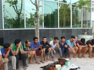 Công an triệt phá tụ điểm đá gà, hàng chục thanh niên bỏ chạy tán loạn