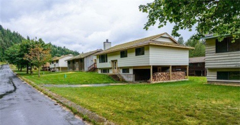 Thị trấn không một bóng người vẫn sáng đèn đêm