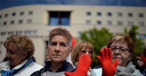 Biểu tình tại Tây Ban Nha phản đối tòa án giảm nhẹ tội cho 5 kẻ tấn công tình dục