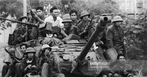 Chùm ảnh "độc" về khoảnh khắc đội hình xe tăng tiến vào giải phóng Sài Gòn