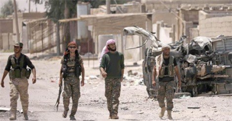 Lực lượng SDF phản công, giành lại quyền kiểm soát 4 ngôi làng ở bờ đông sông Euphrates 