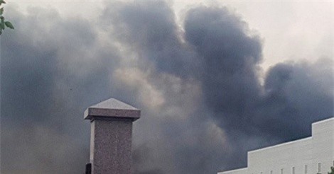 Tiền Giang: Nhà máy dệt bốc cháy dữ dội, huy động hàng trăm chiến sĩ PCCC dập lửa