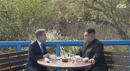Phân tích "khẩu hình" của ông Kim Jong-un tại Bàn Môn Điếm