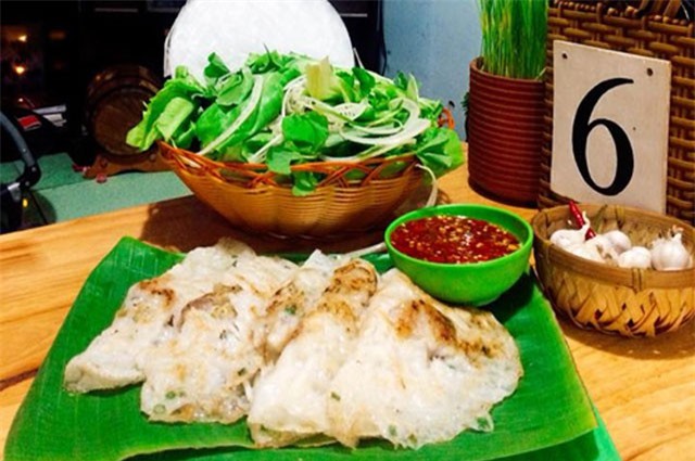 Quán bánh xèo Quảng Ngãi bán 1.000 chiếc mỗi ngày ở Sài Gòn