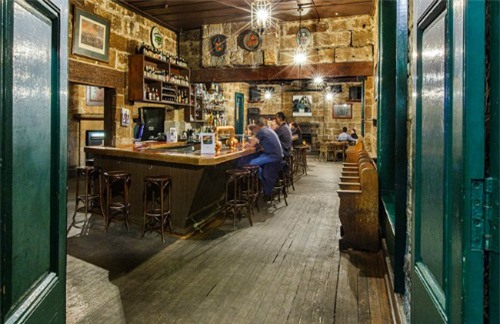 "Viếng thăm" quán rượu đáng sợ nhất Australia