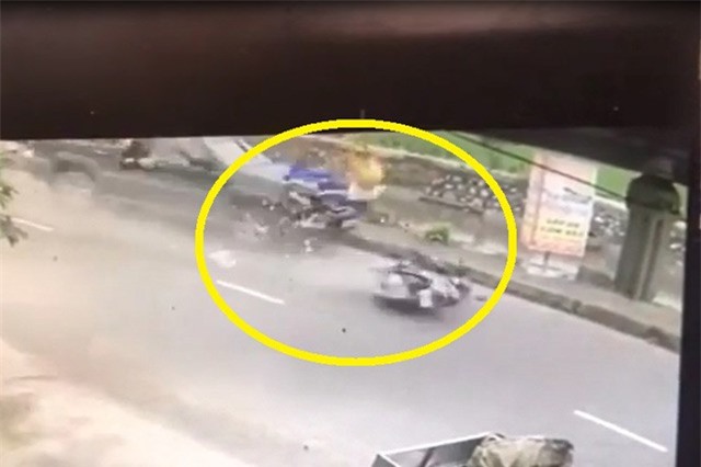 Clip: Vụ tai nạn thảm khốc ở Nam Định khiến 3 người thương vong