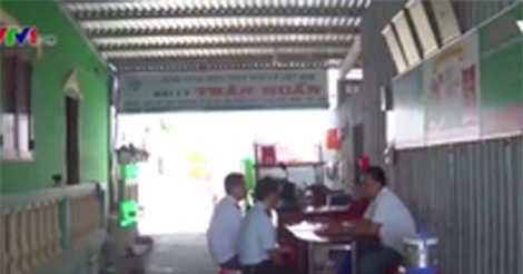 Giả danh thanh tra thú y ép cơ sở kinh doanh mua sách