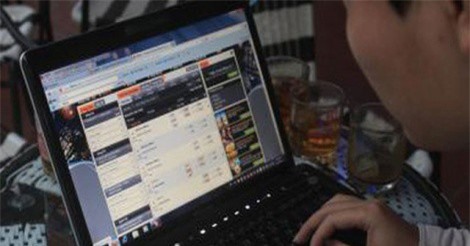 Nam thanh niên dùng đá đập chết bà nội và mẹ, triệt phá đường dây cá độ bóng đá qua mạng với số tiền gần 30 tỷ